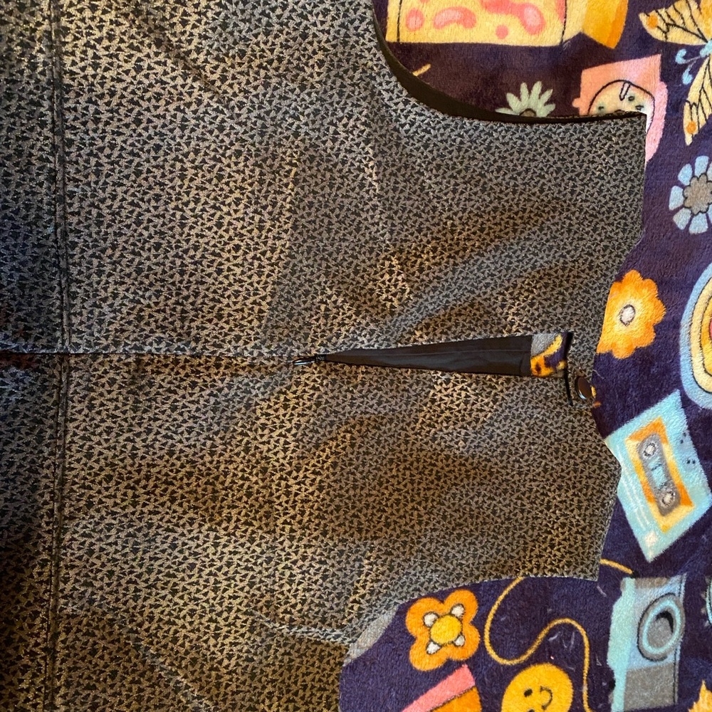 Endlessly chic gold and black jacquard dress- with pockets. - Picture 4 of 9